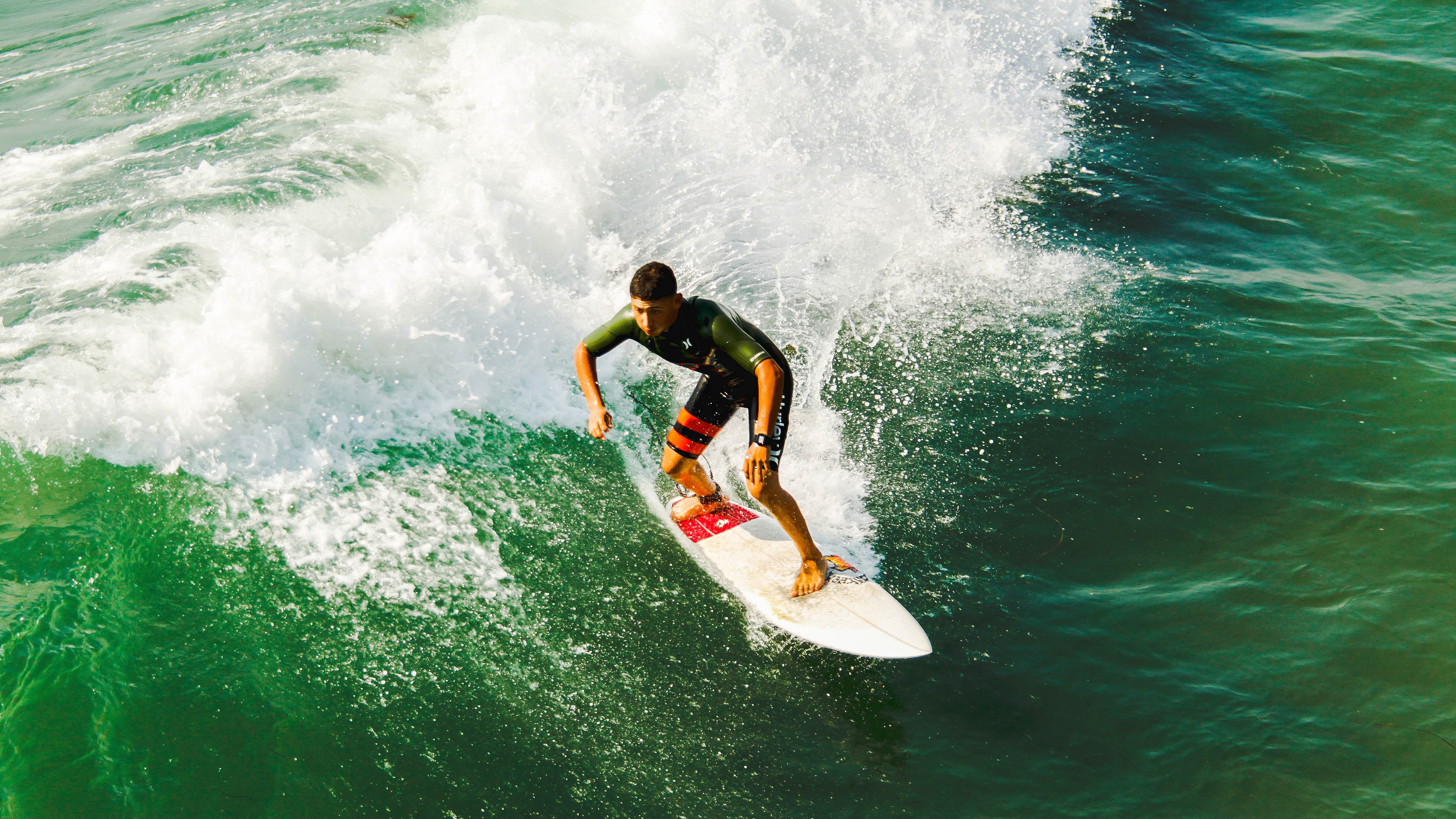 澳大利亚袋鼠队的空中传球与角球配合,展现高度技巧,袋鼠传球游戏